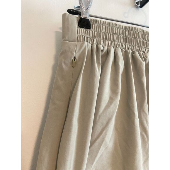 Wayre Travel Pocket Flow Short in "sage" Size LARGE - Picture 7 of 7